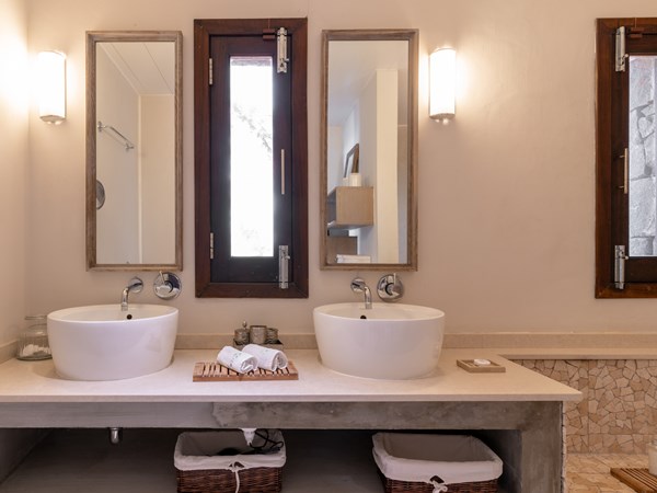 Une salle de bain de la villa l'Ilot