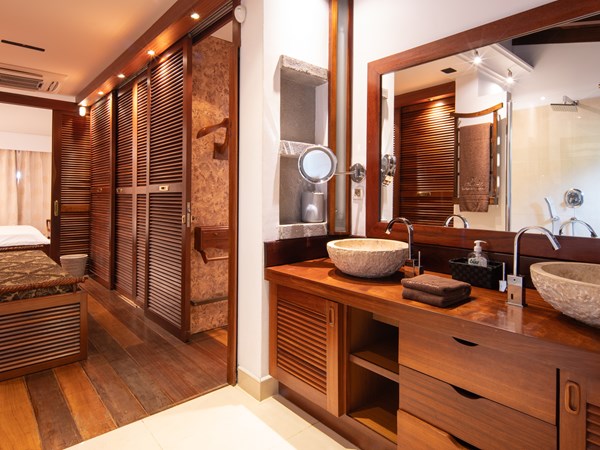 La salle de bain de la Master bedroom au rez-de-chaussée