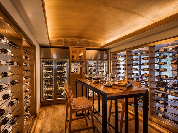 1884, une cave à vins dédiée aux grandes dégustations