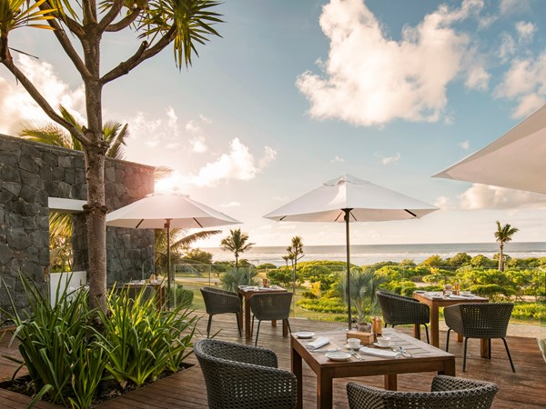 Horizon, le restaurant principal ouvert sur le lagon
