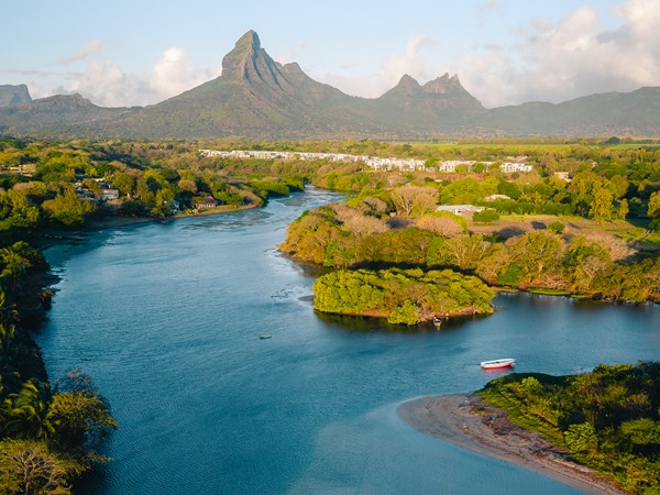 La côte ouest, entre lagon calme et sublimes couchers de soleil