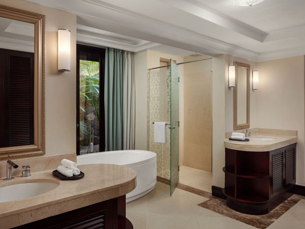 La salle de bain de la Junior Suite King Queen