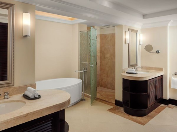 La salle de bain de la Heavenly Family Junior Suite