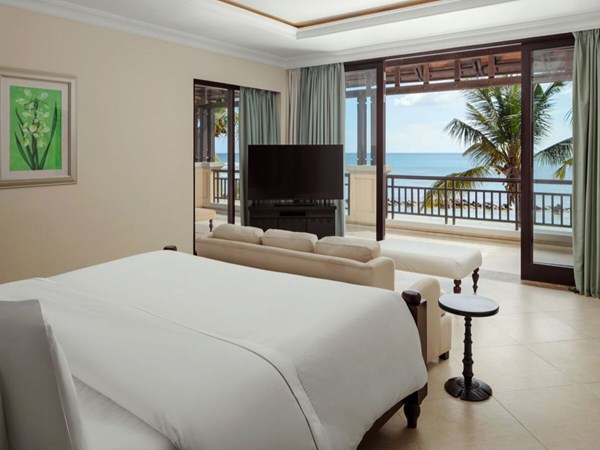 La Beachfront Suite