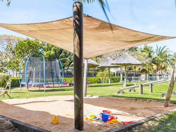 Le Kids Club accueille vos bambins dans un espace ouvert et protégé du soleil