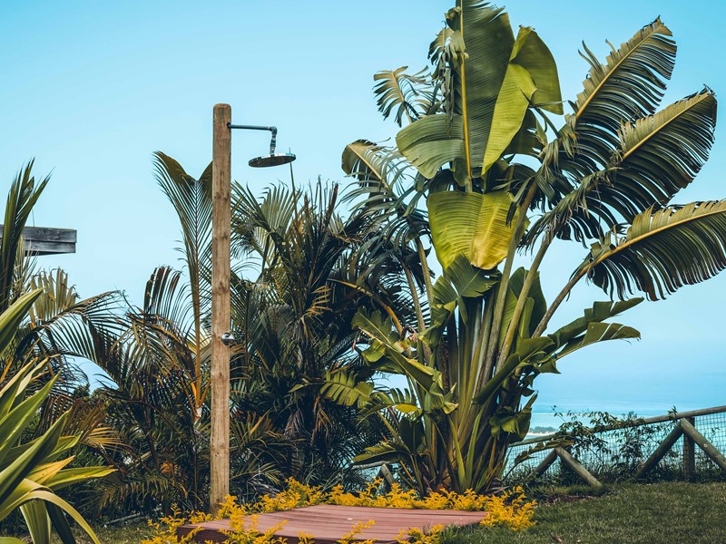 La douche extérieur de la piscine