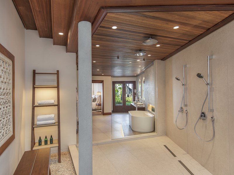Salle de bain de la 2 Bedroom Senior Family Suite Beachfront