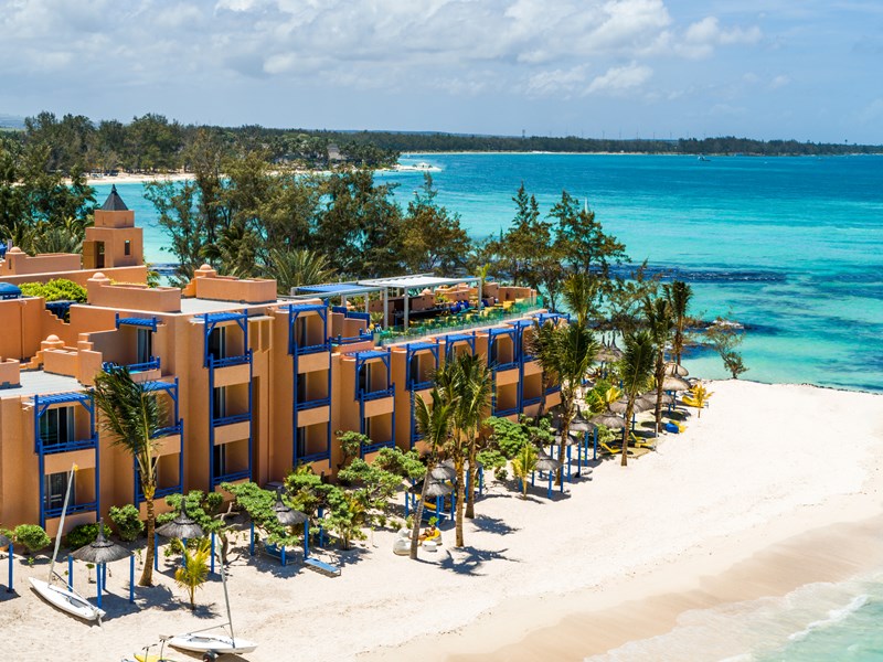La Plage est entourée de Filoas et de Cocotiers
