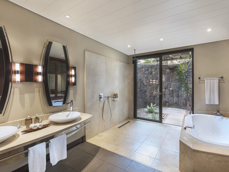 Salle de bain de la Tropical Junior Suite