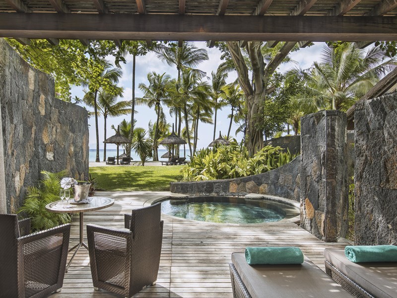 Terrasse de la Beachfront Suite with pool