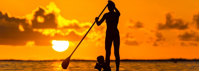Paddle en famille au coucher du soleil à l'île Maurice