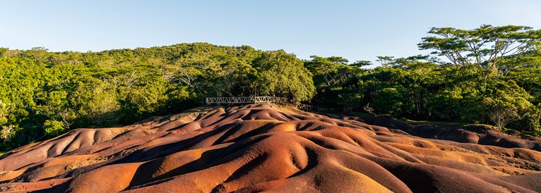 Observez la terre des 7 couleurs