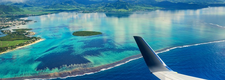 Avion survolant l'île Maurice