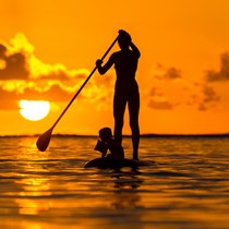 Paddle en famille au coucher du soleil à l'île Maurice